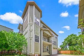 Building Photo - 1109 W 15th 1/2 St