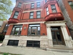 Building Photo - 1049 W Altgeld St