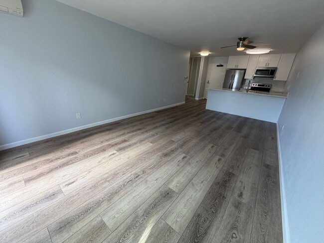 Building Photo - Looking for a cozy new place to call home? This charming 1-bedroom, 1-bath condo might be just th...