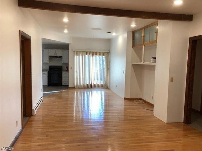 Foto del edificio - 17 Maple Ave