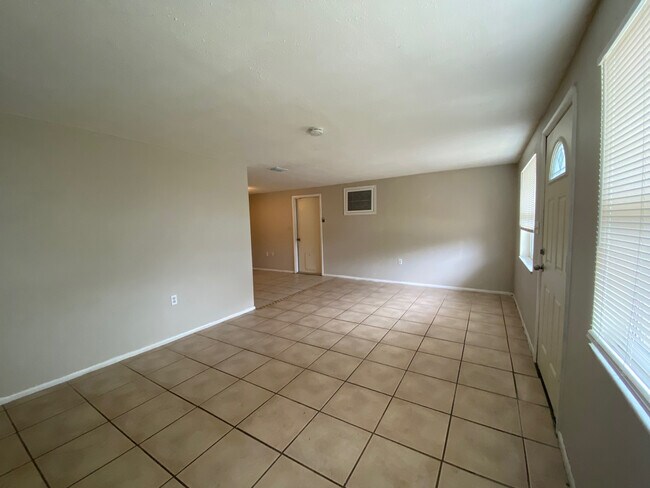 Building Photo - 4655 Koala Dr