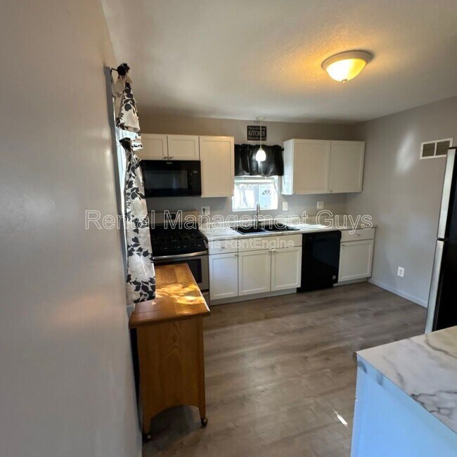 Foto del edificio - 3825 Noble Ave N