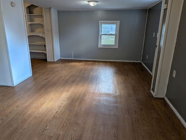 Building Photo - Front,E.324-326