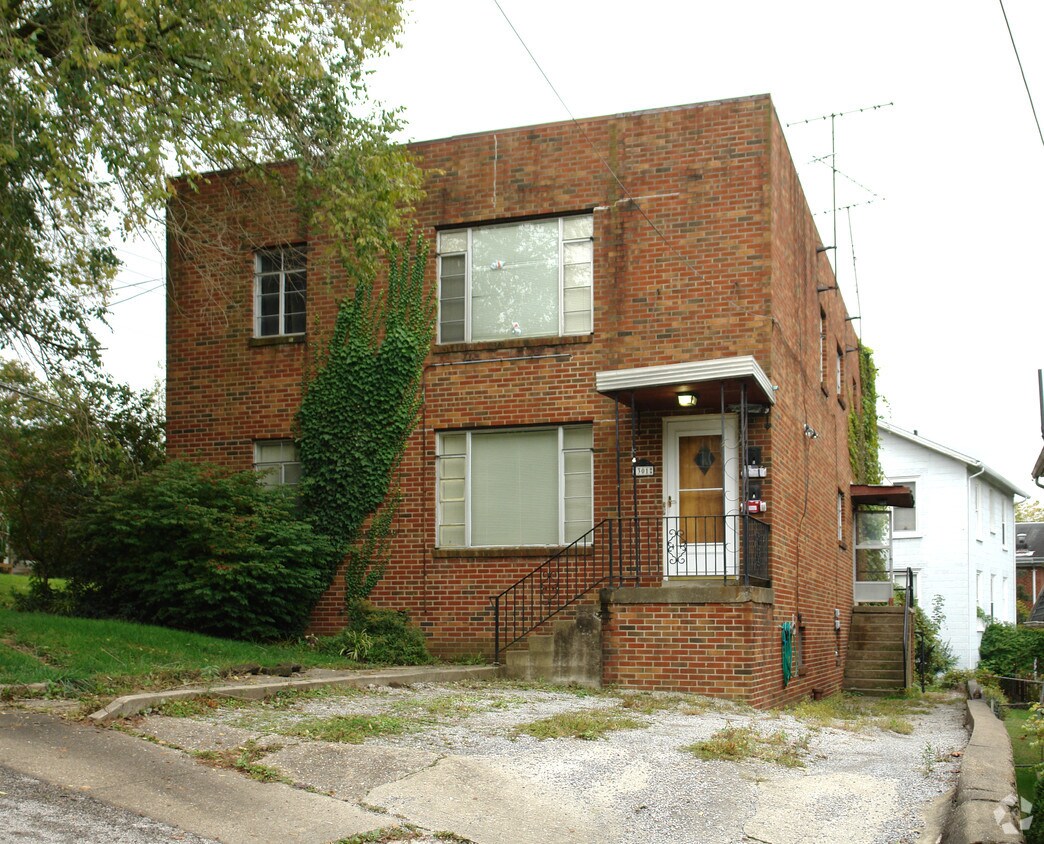 Building Photo - 913 Greendale Dr
