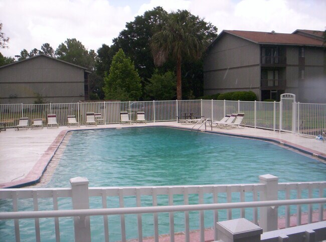 Foto del edificio - 6519 W Newberry Rd