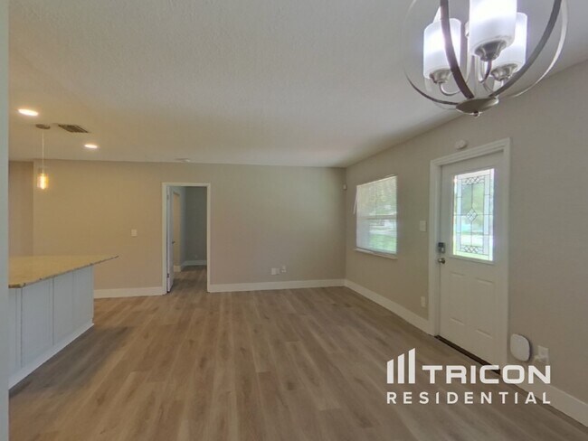 Foto del edificio - 4102 W Bay View Ave