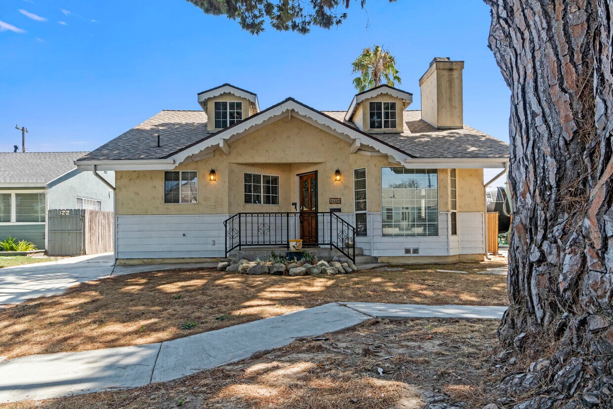 Foto principal - 15528 Cordary Ave