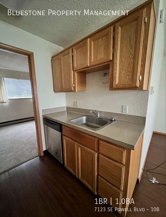 Building Photo - 7123 SE Powell Blvd