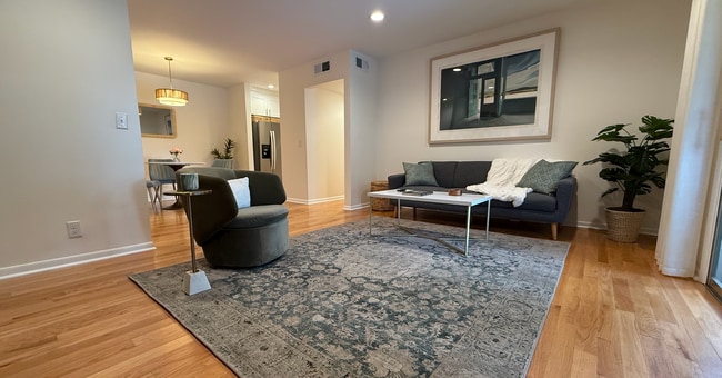 Sala de estar - 515 Basswood Ave