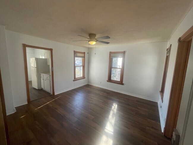 Building Photo - 29 Van Buren Ave S