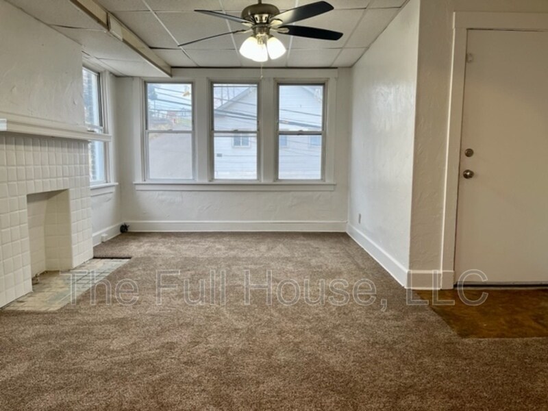 Primary Photo - 1300 Braddock Ave