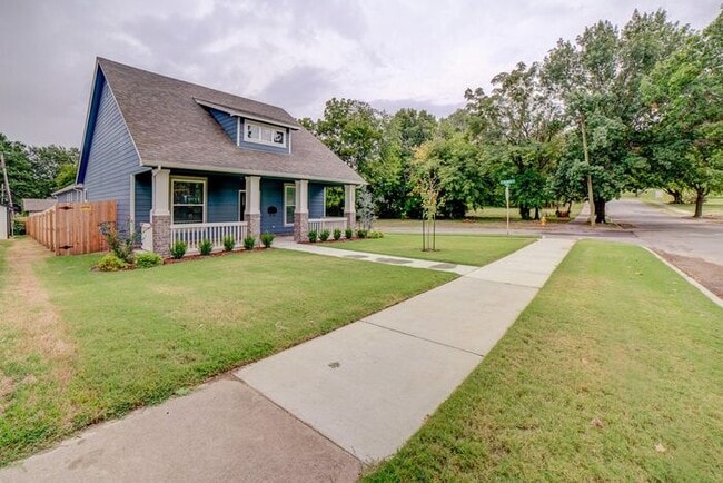 Building Photo - Unique 4/2/2 Near Downtown Tulsa!