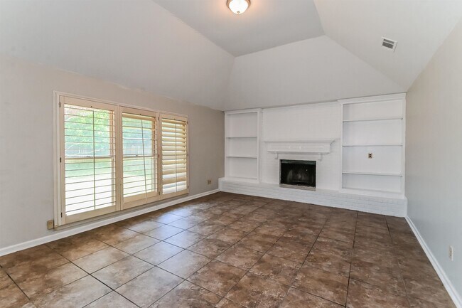 Foto del edificio - 810 N Walnut Bend Rd