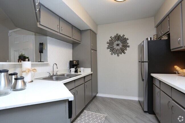 Foto del edificio - Bright, Modern & Move In Special!