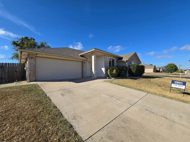 Foto del edificio - AVAILABLE NOW!