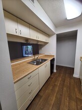 Traditional 1/1 Kitchen/Bar View - The Harbor