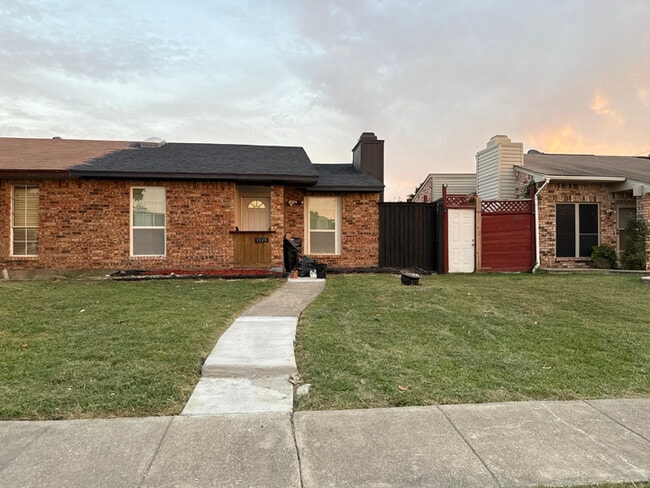Building Photo - 1428 Brazos Dr