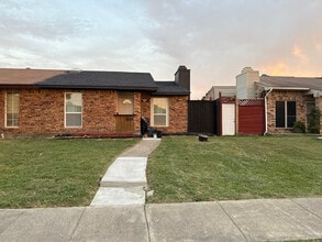 Building Photo - 1428 Brazos Dr