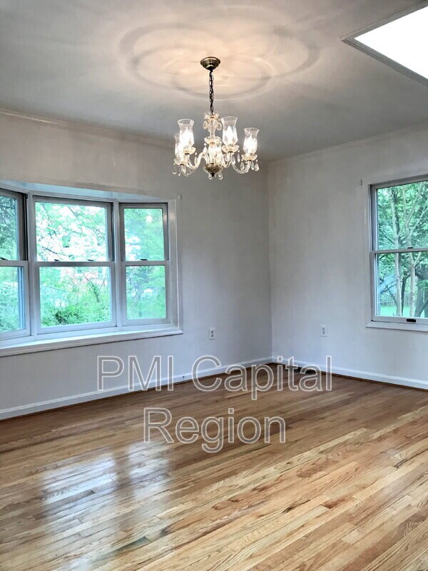 Foto del edificio - 9501 Singleton Dr
