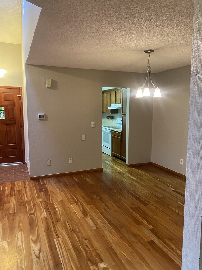 Building Photo - Don't Miss out on this 2 Bed +Loft Townhom...