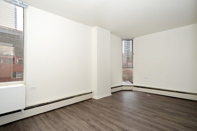 Building Photo - 54 E Chestnut St