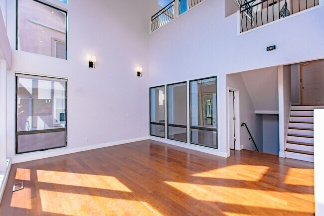 Building Photo - 6936 Bristol Dr