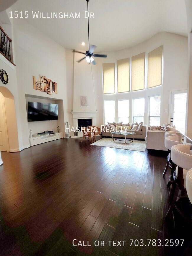 Foto del edificio - Welcome Home To This Stunning & Gorgeous M...