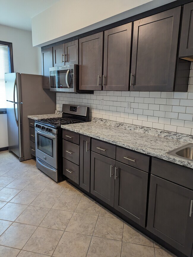 Kitchen - 95 Charles St