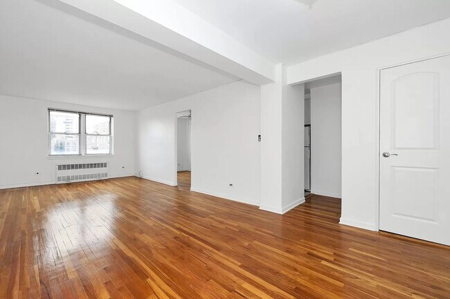 Building Photo - Spacious 1 bedroom 1 bathroom