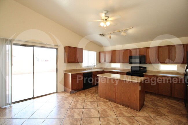 Building Photo - 6057 W Southgate Ave