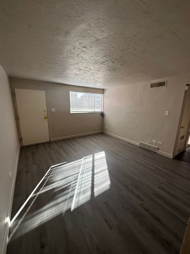 Building Photo - 2607 Poplar Ct