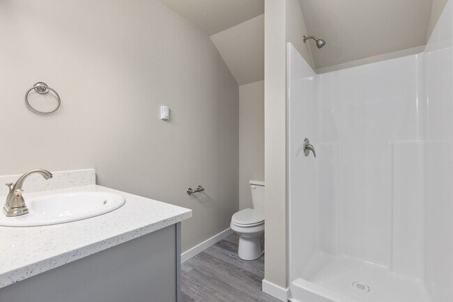 Foto del edificio - Newer Luxury Homes just minutes from Hughe...