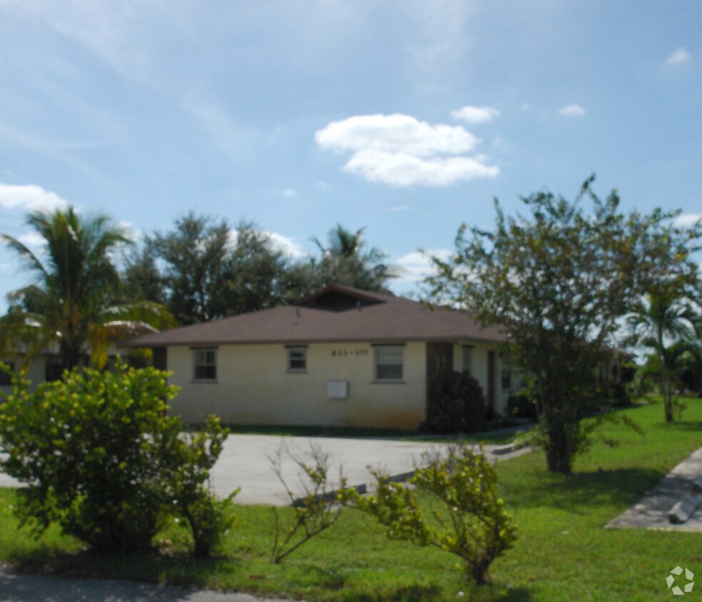 Foto del edificio - 803-817 NW 9th St