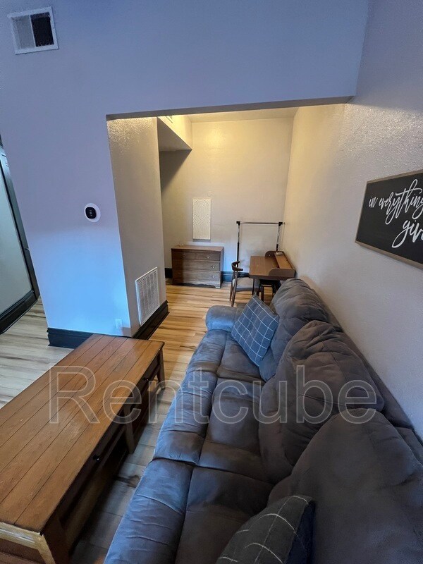 Foto del edificio - 247 W 11th St