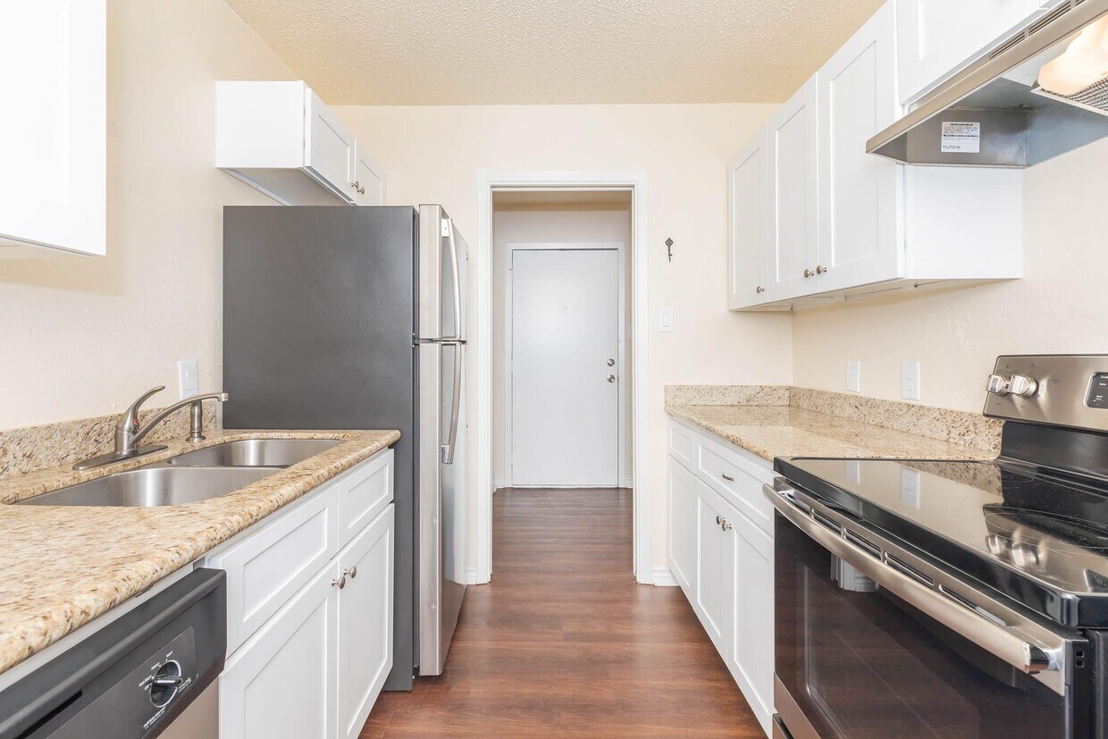 Foto principal - 1960 Camelot St