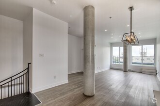 Building Photo - 9675 Av. Papineau