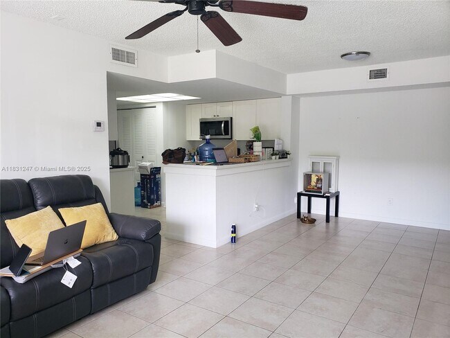 Foto del edificio - 9288 W Atlantic Blvd