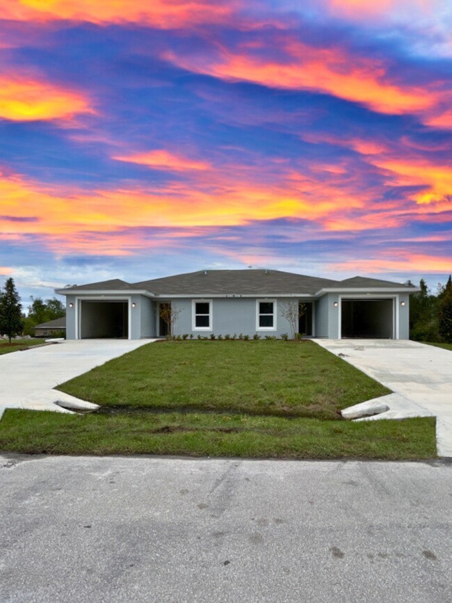 Foto del edificio - AVAILABLE NOW! BRAND NEW 2BR/2BA Duplex fo...