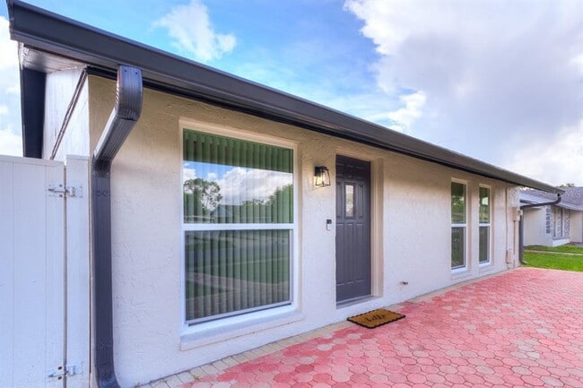 Building Photo - 8541 Briar Grove Cir