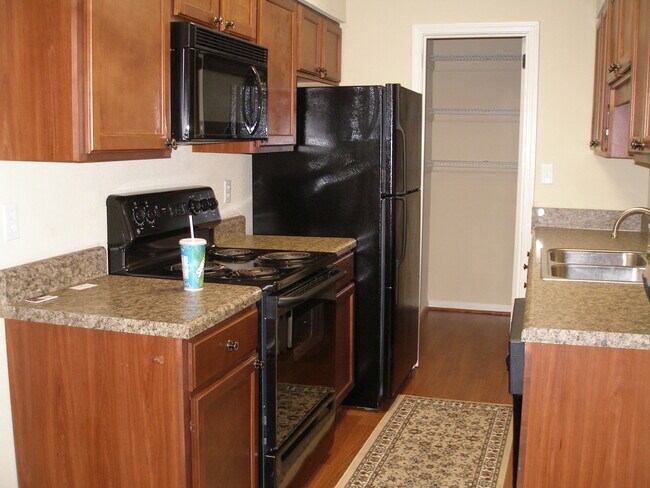 cocina con despensa - 508 Patton Chapel Way