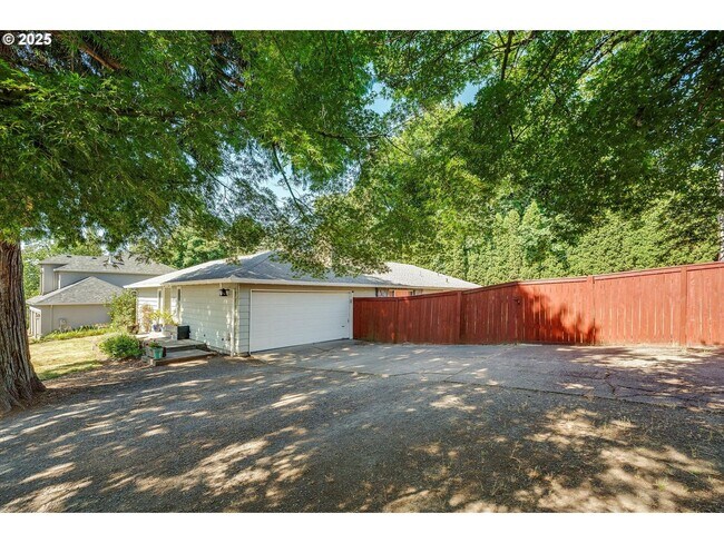 Building Photo - Single-Level Beaverton Home with Stone Fireplace, Open Kitchen & Large Fenced Outdoor Space