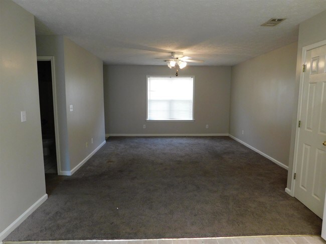 Foto del edificio - 3401 Sullivan Ln