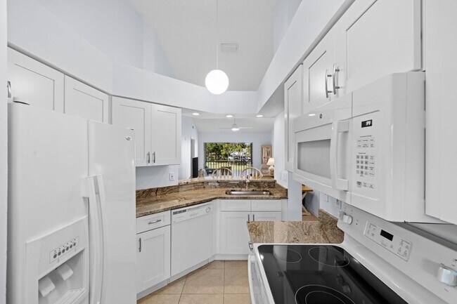 Foto del edificio - 6 MONTH RENTAL - 2 + DEN / 2 BATH AT PIPER...