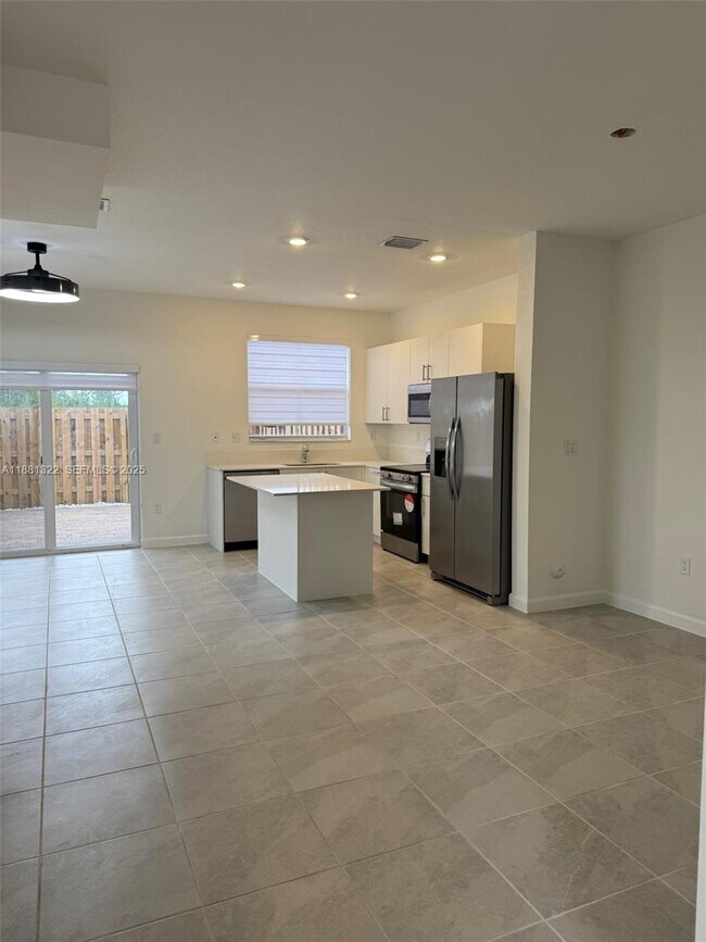 Foto del edificio - 2582 SE 29th St