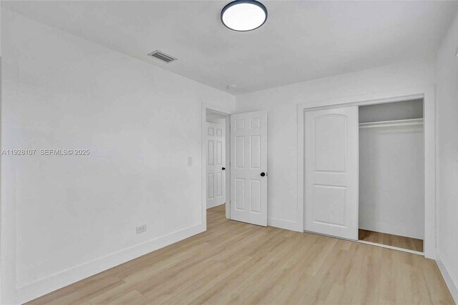 Foto del edificio - 1960 SW 68th Way