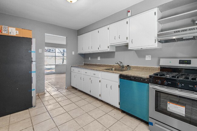 Building Photo - 8400 Madeline Dr