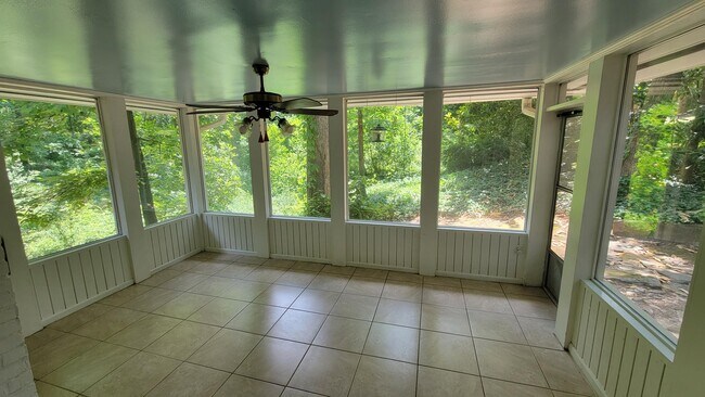 Foto del edificio - 6525 Williamson Dr NE