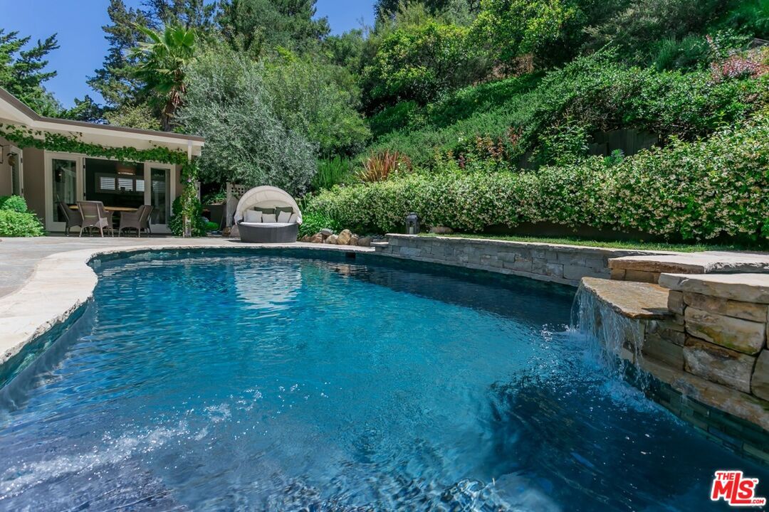 Foto principal - 2552 Benedict Canyon Drive