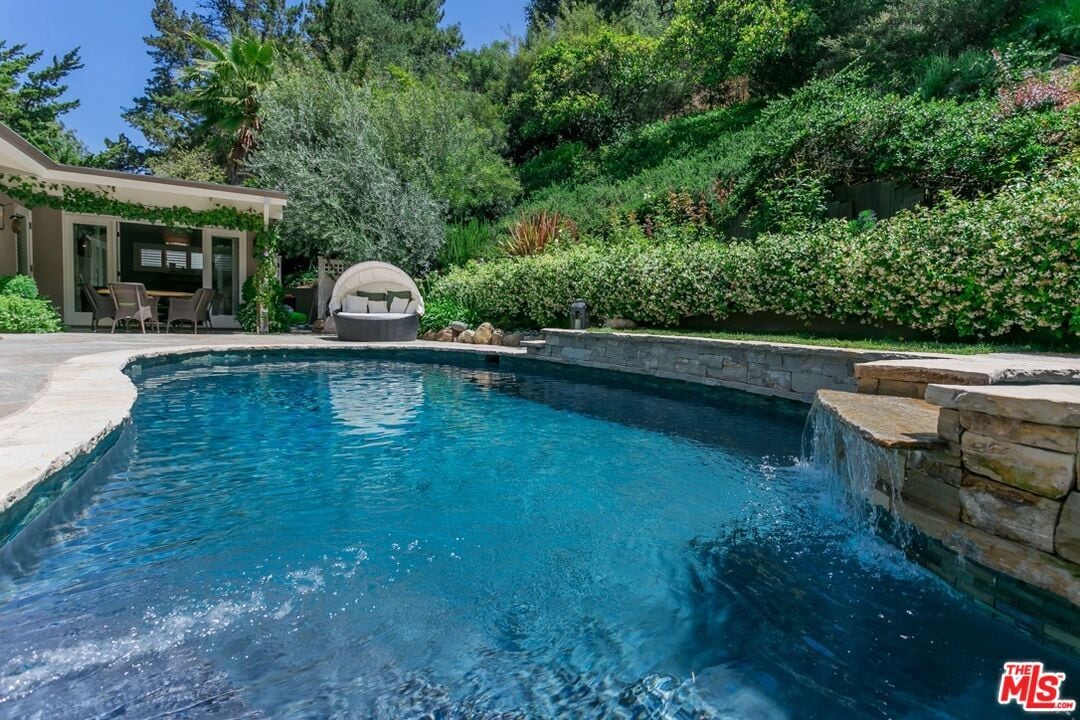 Primary Photo - 2552 Benedict Canyon Drive