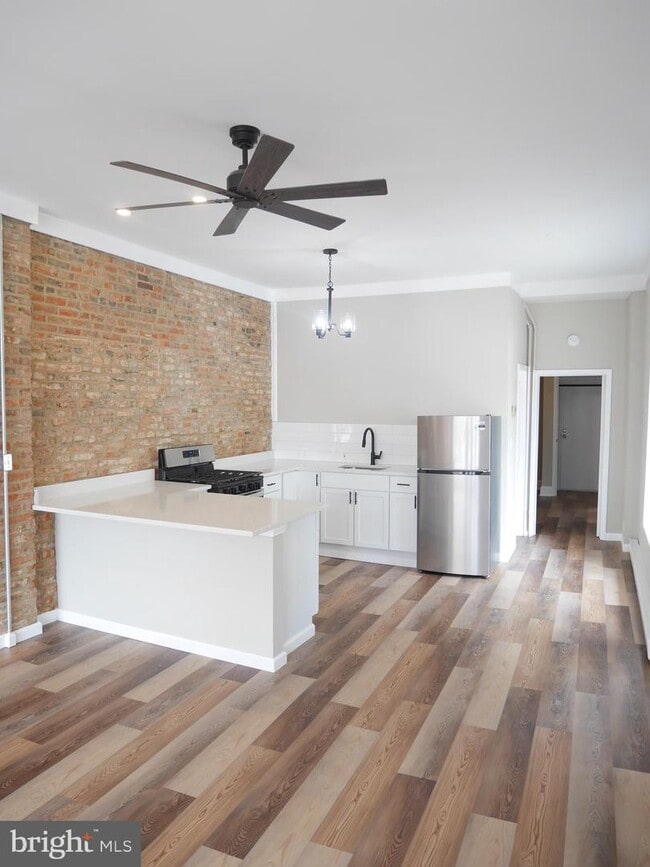 Building Photo - 643 S Potomac St